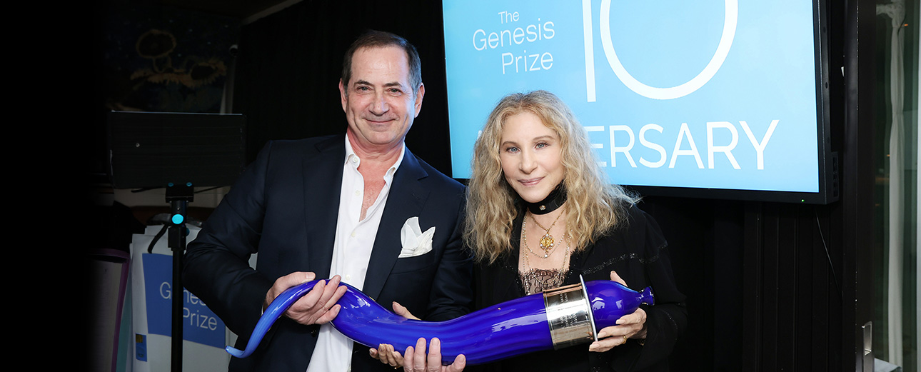 10th Anniversary Genesis Prize Laureate Barbra Streisand receives a glass sculpture of a shofar from Genesis Prize Foundation co-founder Stan Polovets. (Photo by Kevin Mazur/Getty Images for Genesis Prize Foundation)